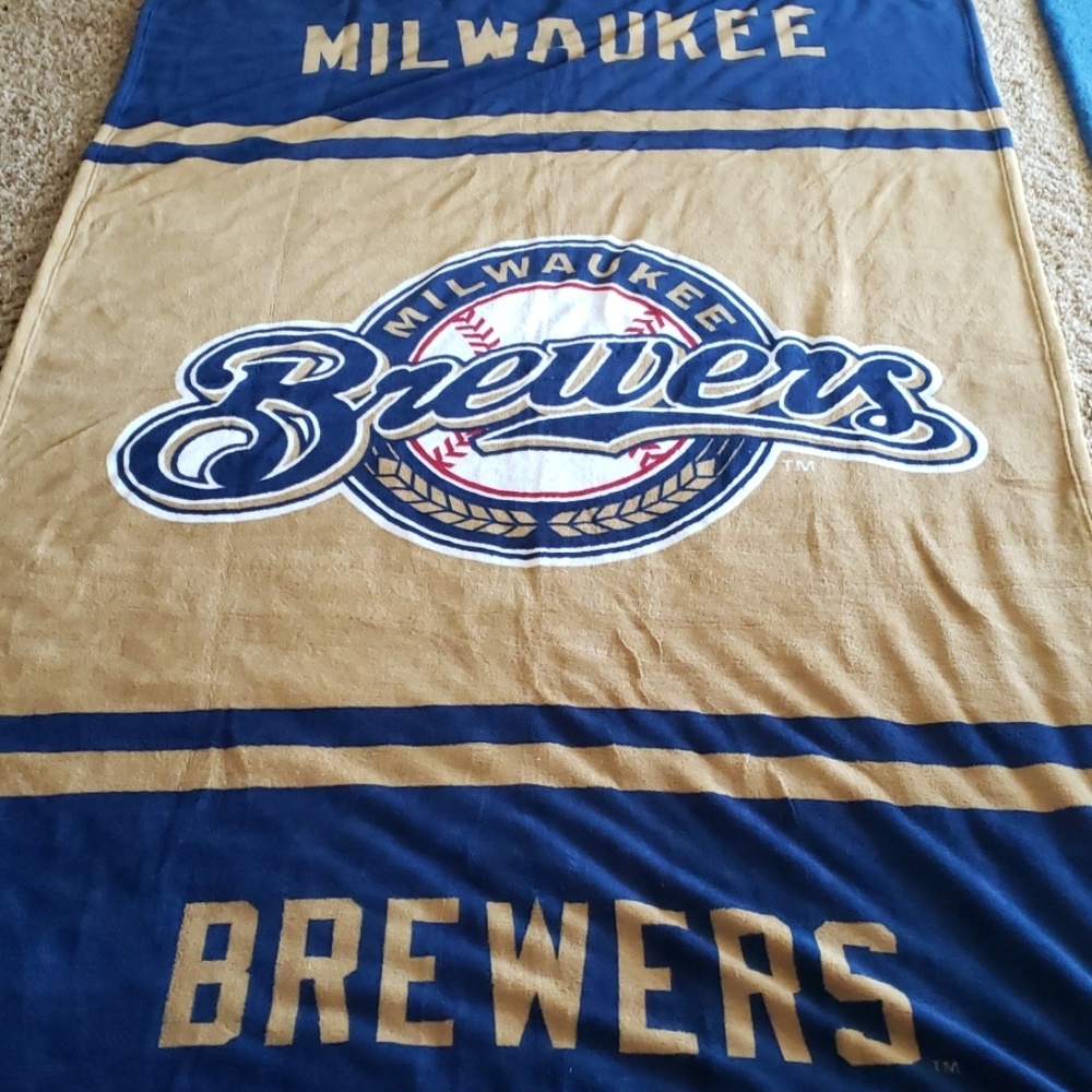 COPY - Milwaukee Brewers throw